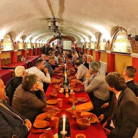 Aranykorona Hotel Мисколк Екстериор снимка