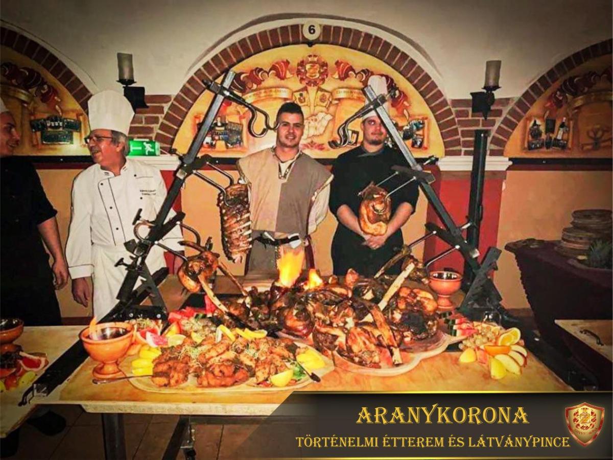 Aranykorona Hotel Мисколк Екстериор снимка
