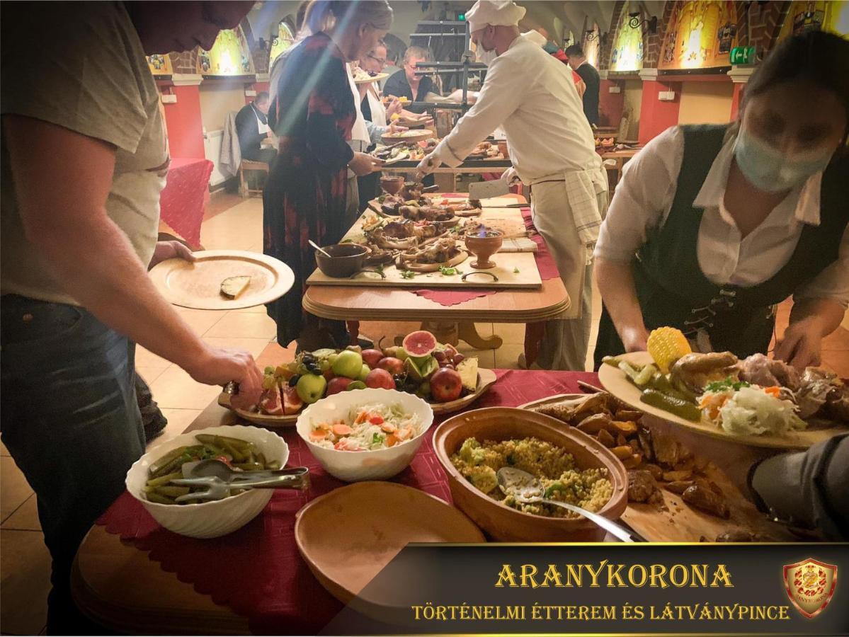Aranykorona Hotel Мисколк Екстериор снимка