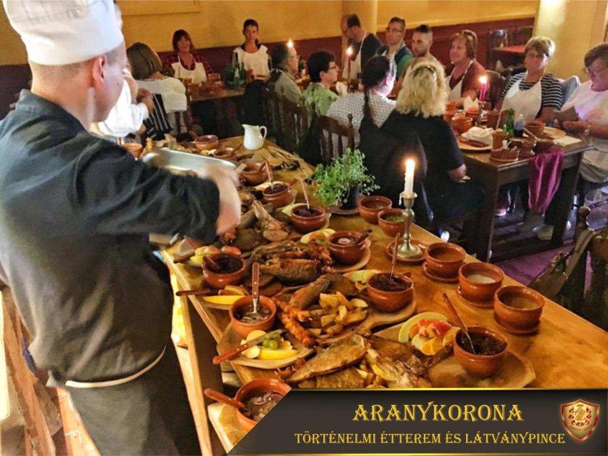 Aranykorona Hotel Мисколк Екстериор снимка