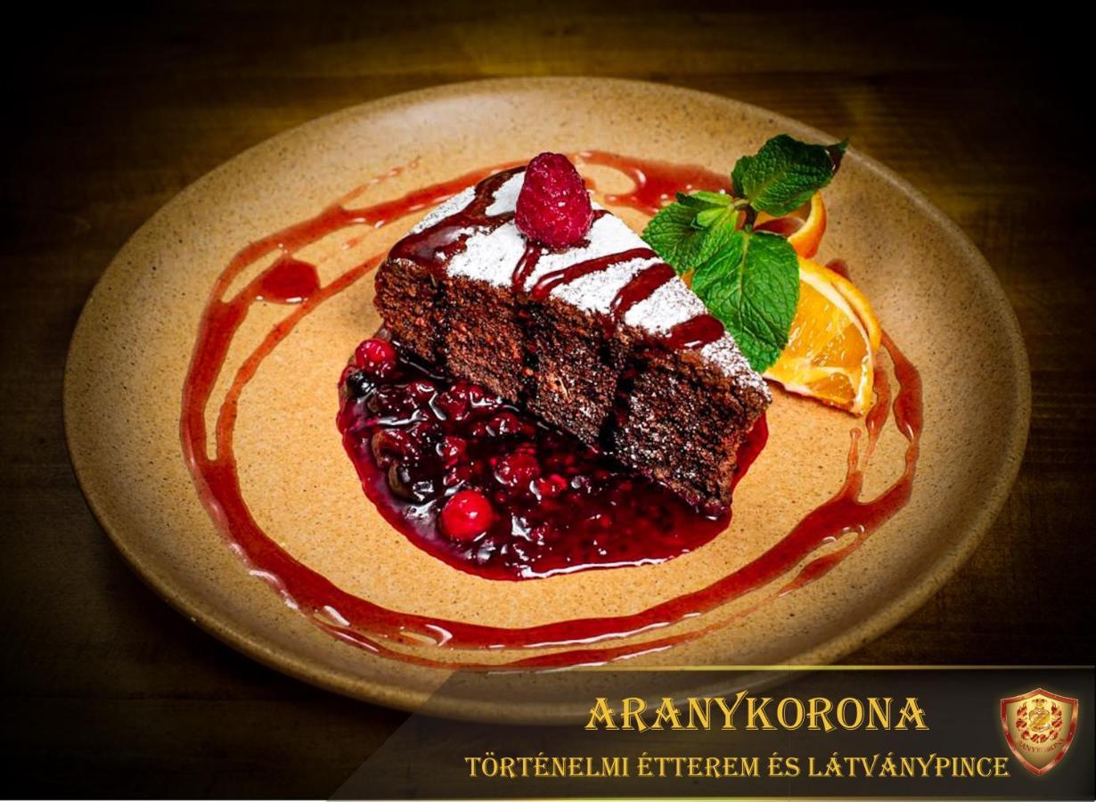 Aranykorona Hotel Мисколк Екстериор снимка