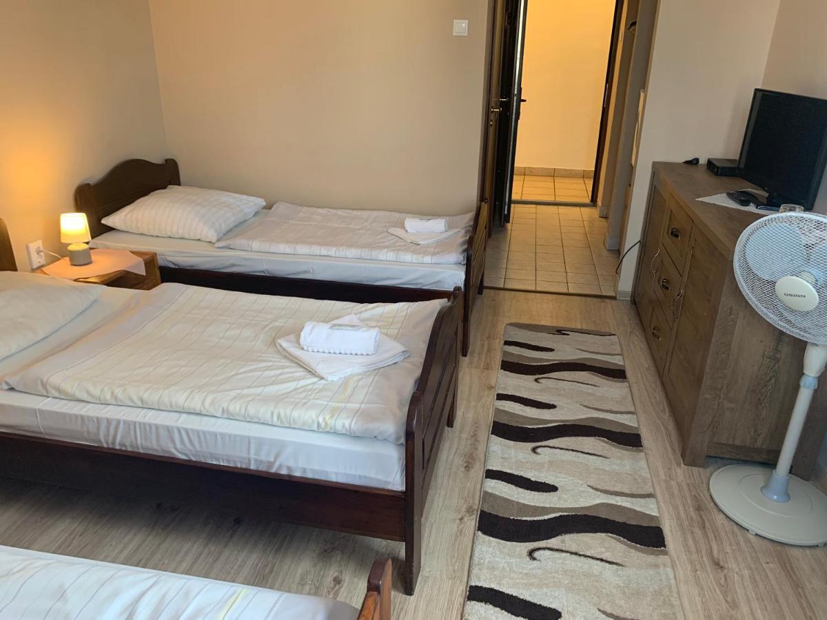 Aranykorona Hotel Мисколк Екстериор снимка