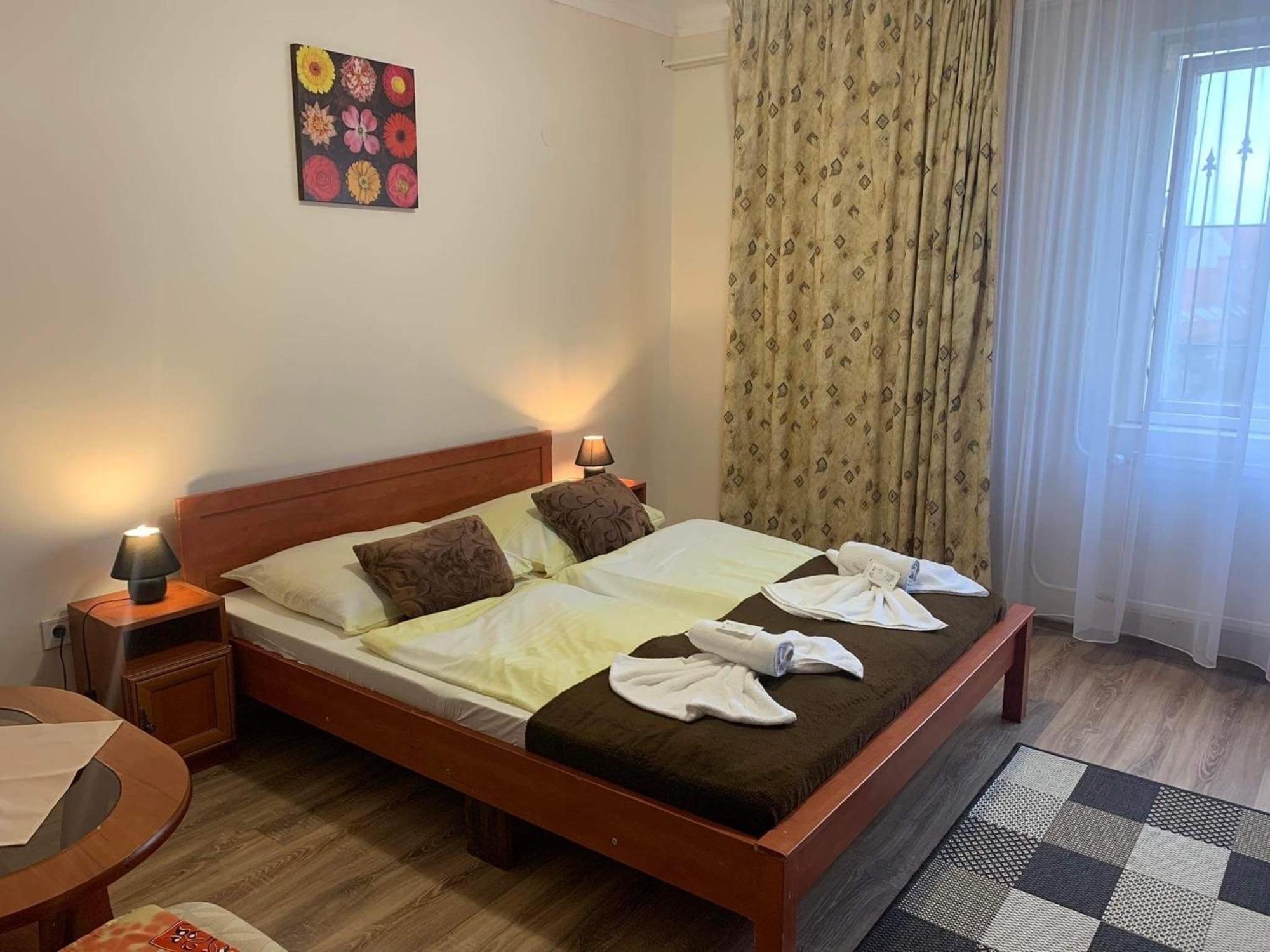 Aranykorona Hotel Мисколк Екстериор снимка