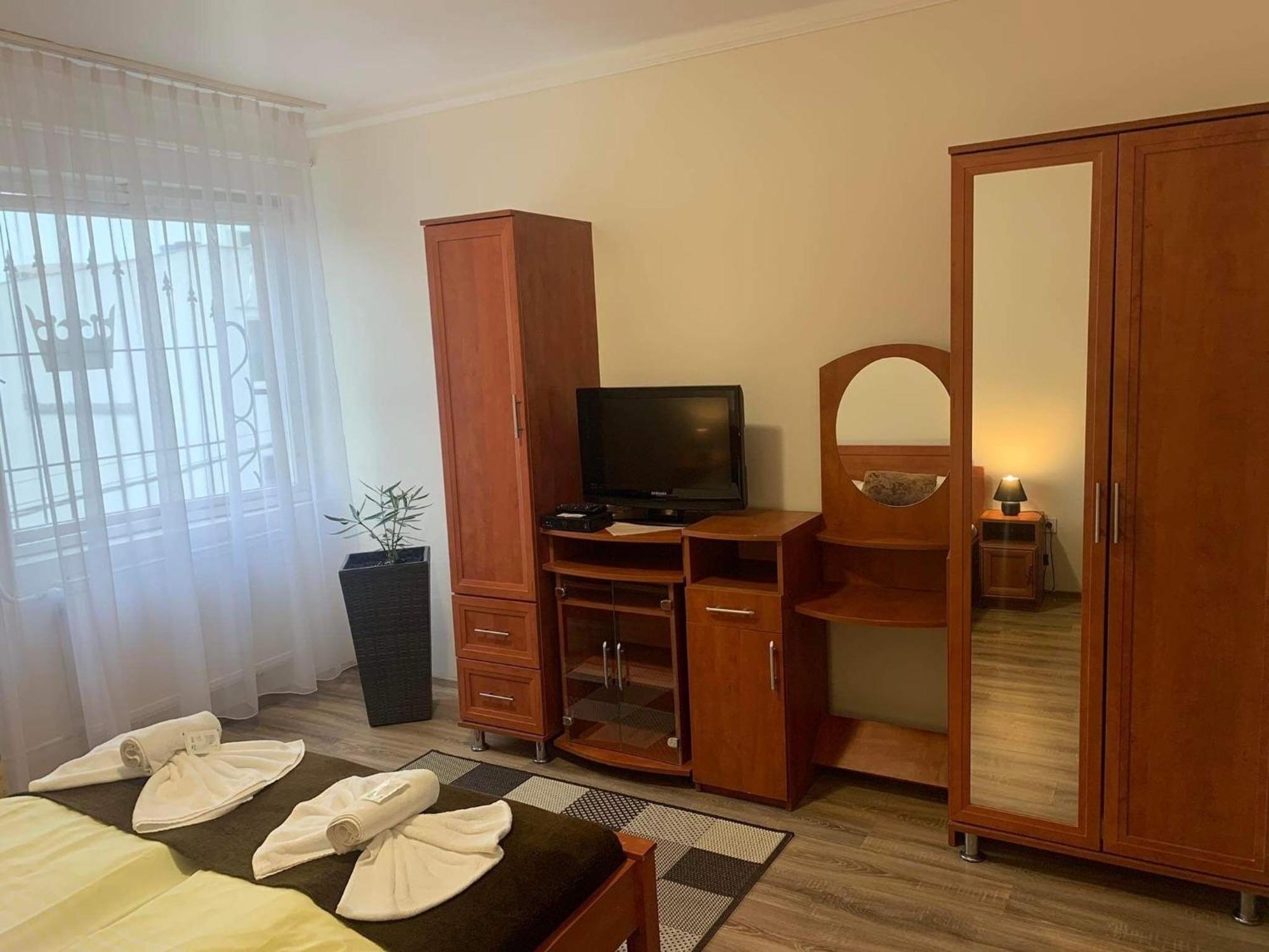 Aranykorona Hotel Мисколк Екстериор снимка