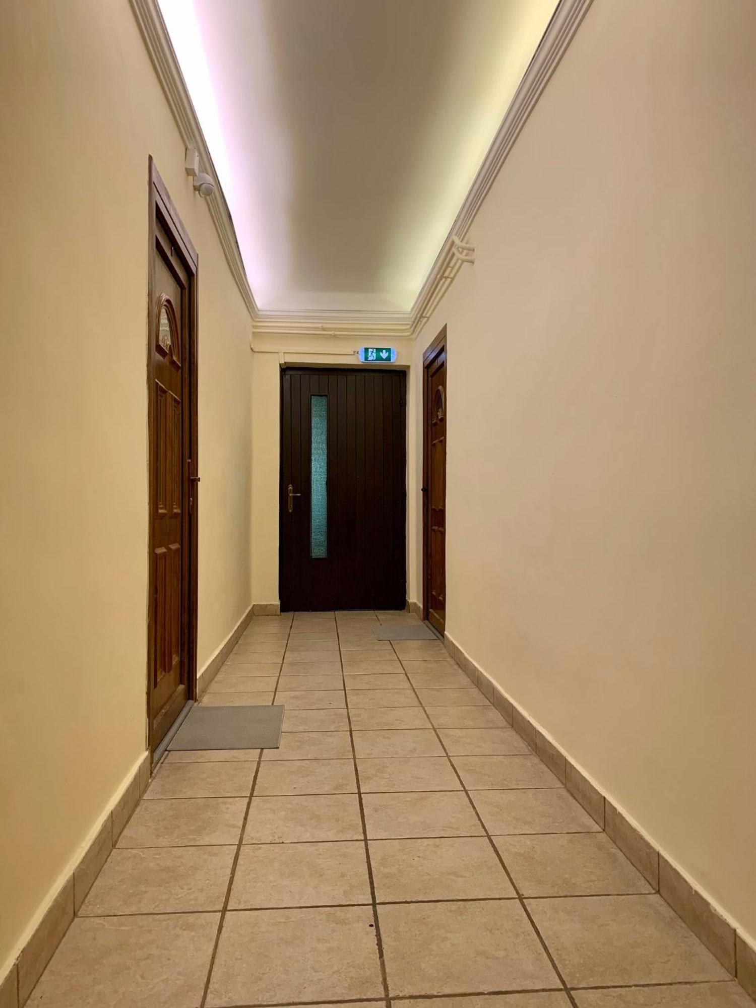 Aranykorona Hotel Мисколк Екстериор снимка