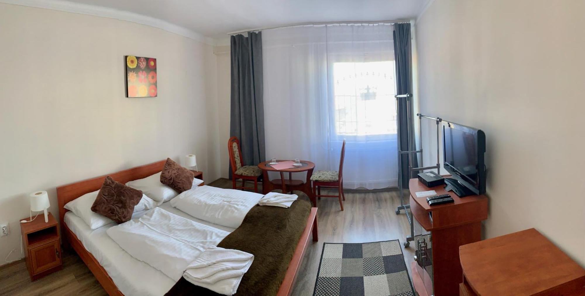 Aranykorona Hotel Мисколк Екстериор снимка