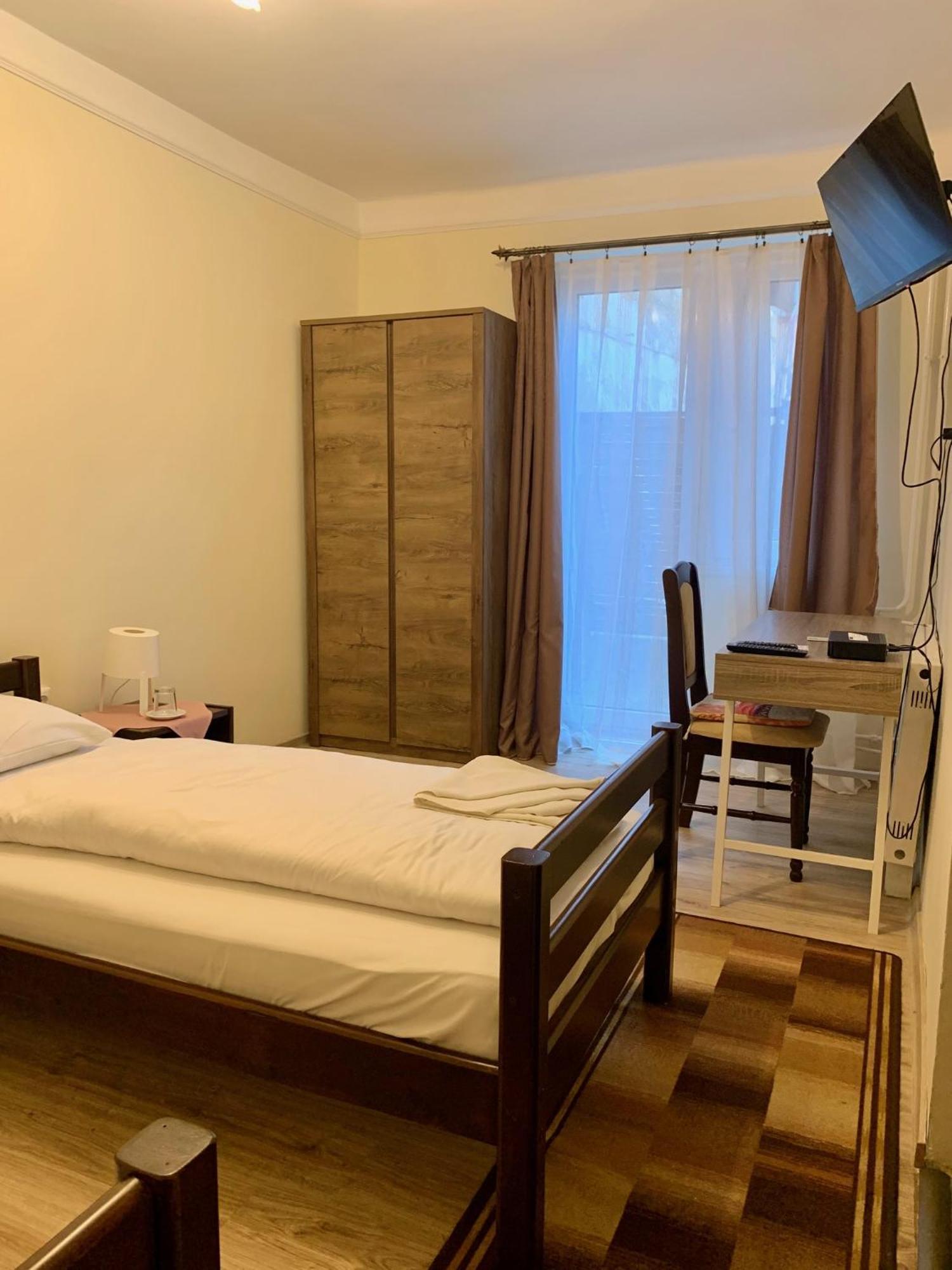 Aranykorona Hotel Мисколк Екстериор снимка