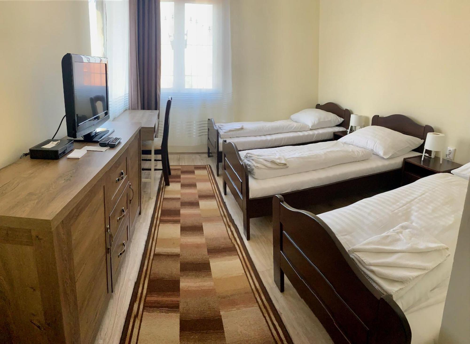 Aranykorona Hotel Мисколк Екстериор снимка