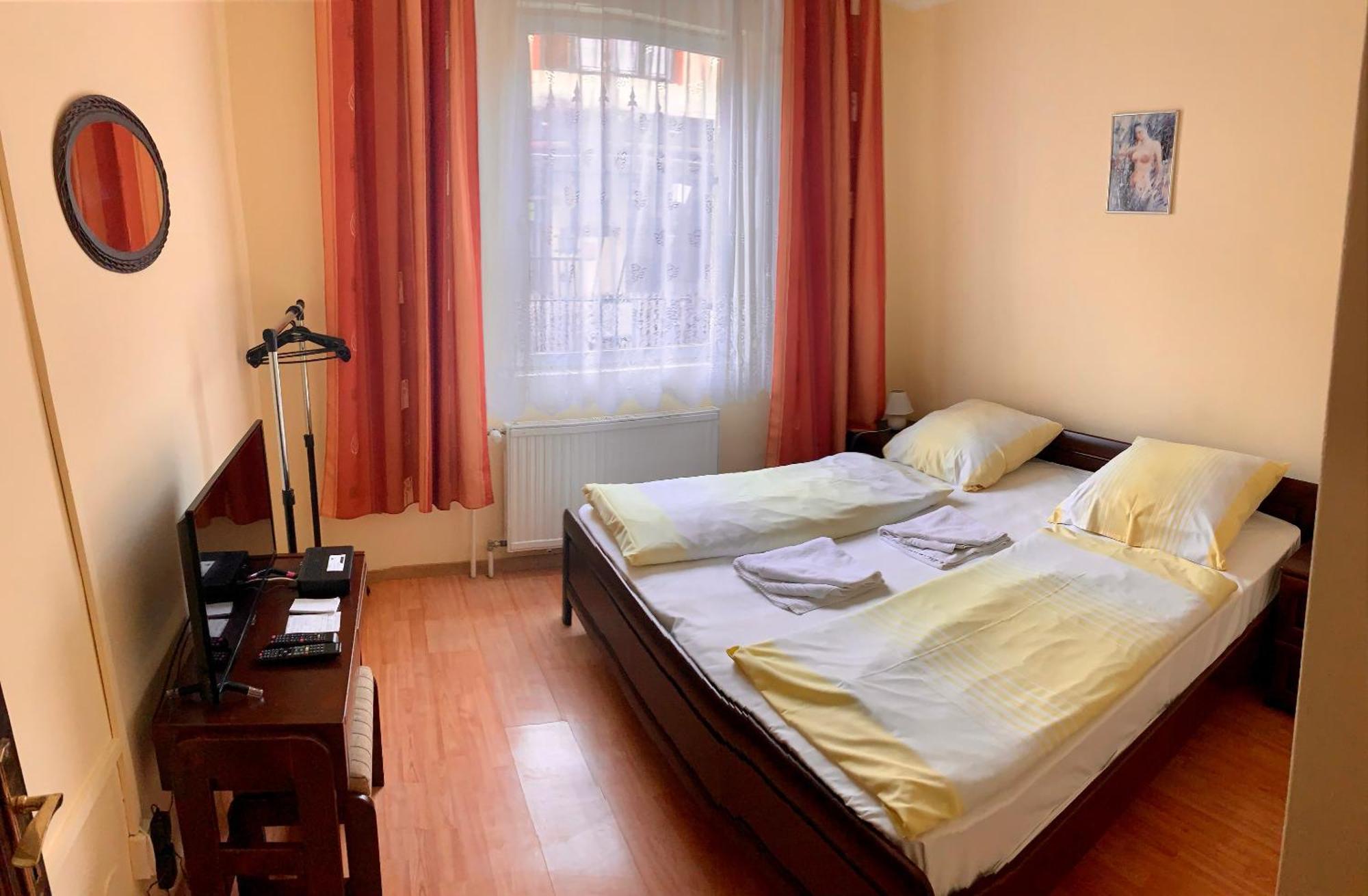 Aranykorona Hotel Мисколк Екстериор снимка
