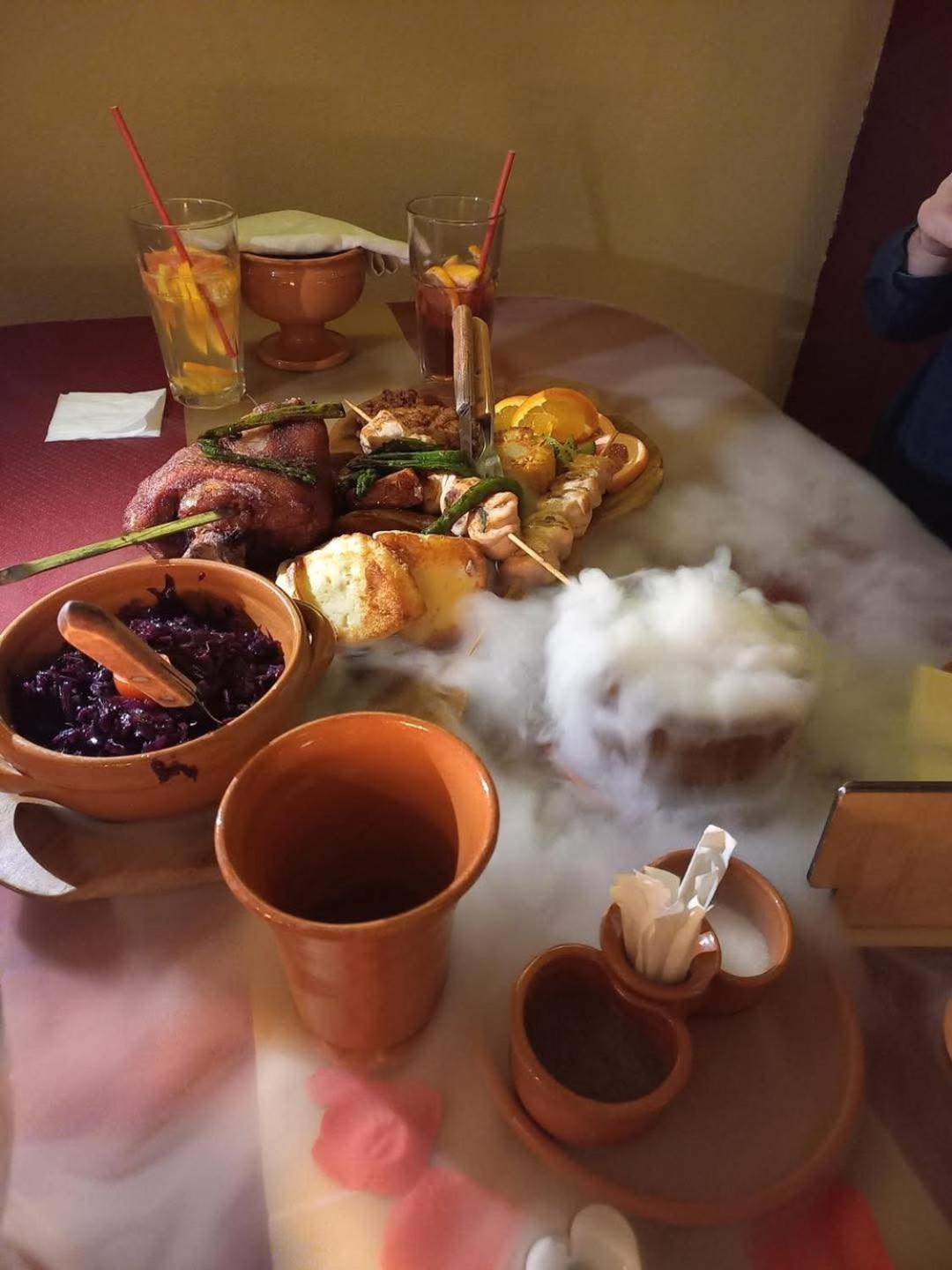 Aranykorona Hotel Мисколк Екстериор снимка