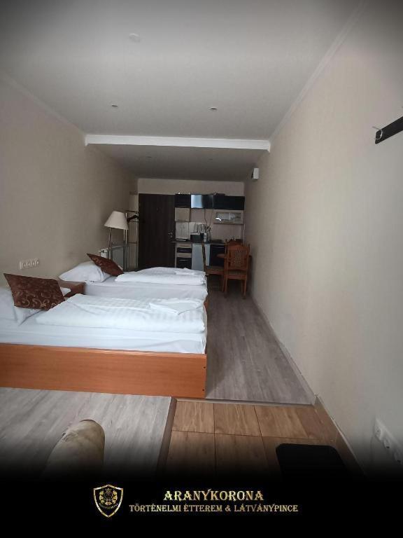 Aranykorona Hotel Мисколк Екстериор снимка
