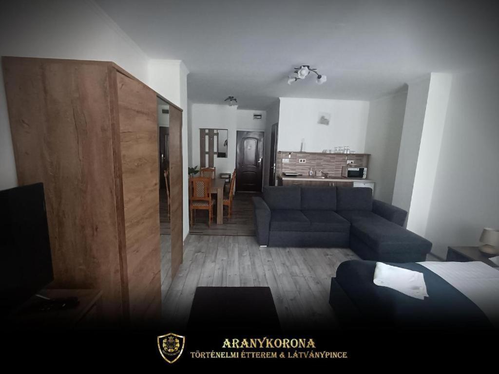 Aranykorona Hotel Мисколк Екстериор снимка