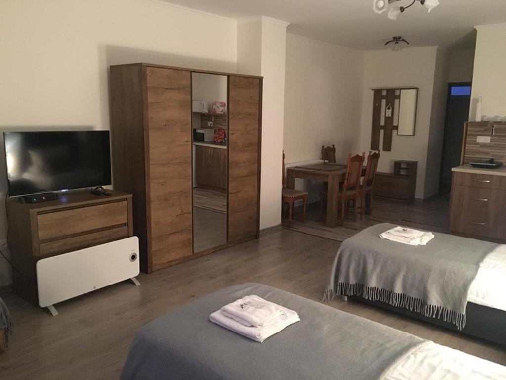 Aranykorona Hotel Мисколк Екстериор снимка