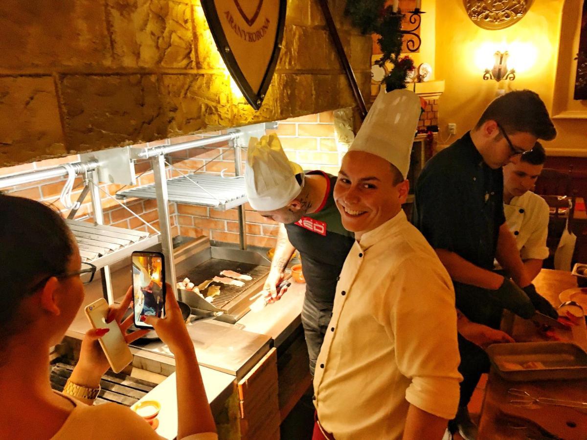 Aranykorona Hotel Мисколк Екстериор снимка
